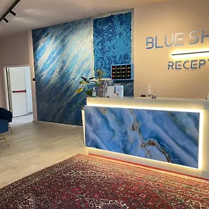 4* מלון Blue Shades